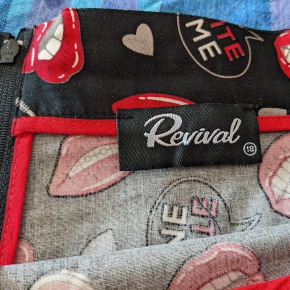 Black Revival skirt in an AU 20 with pink and red lipstick print - Picture 2 of 5